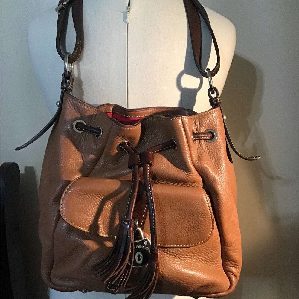 Woman’s Dooney and Bourke shoulder bag R